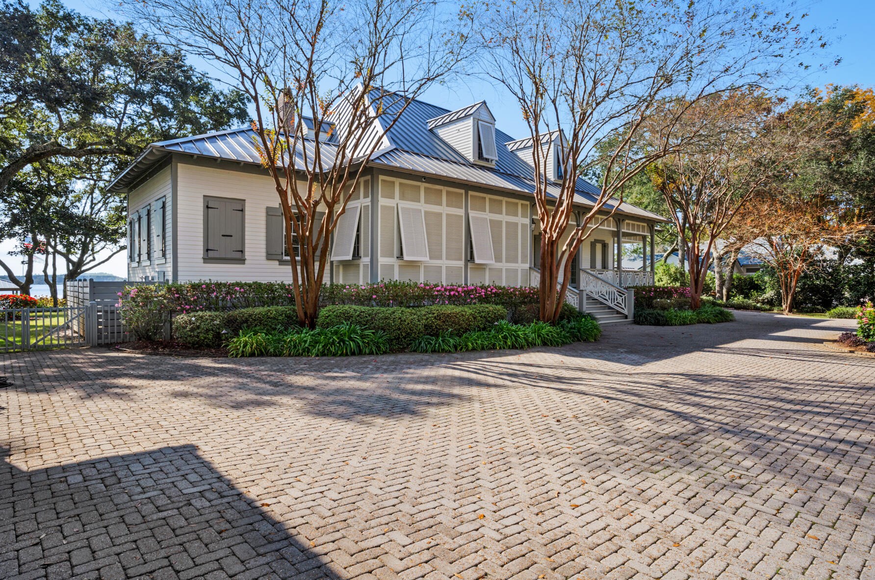 741 Miracle Strip Pkwy, Mary Esther FL  32569-1841 exterior