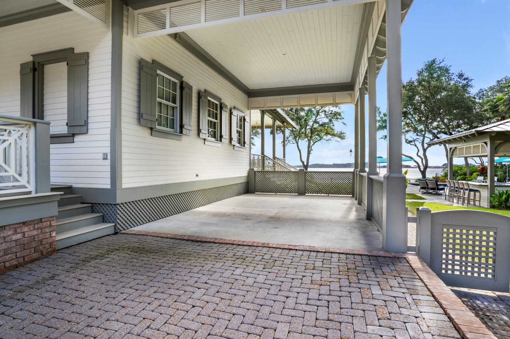 741 Miracle Strip Pkwy, Mary Esther FL  32569-1841 exterior