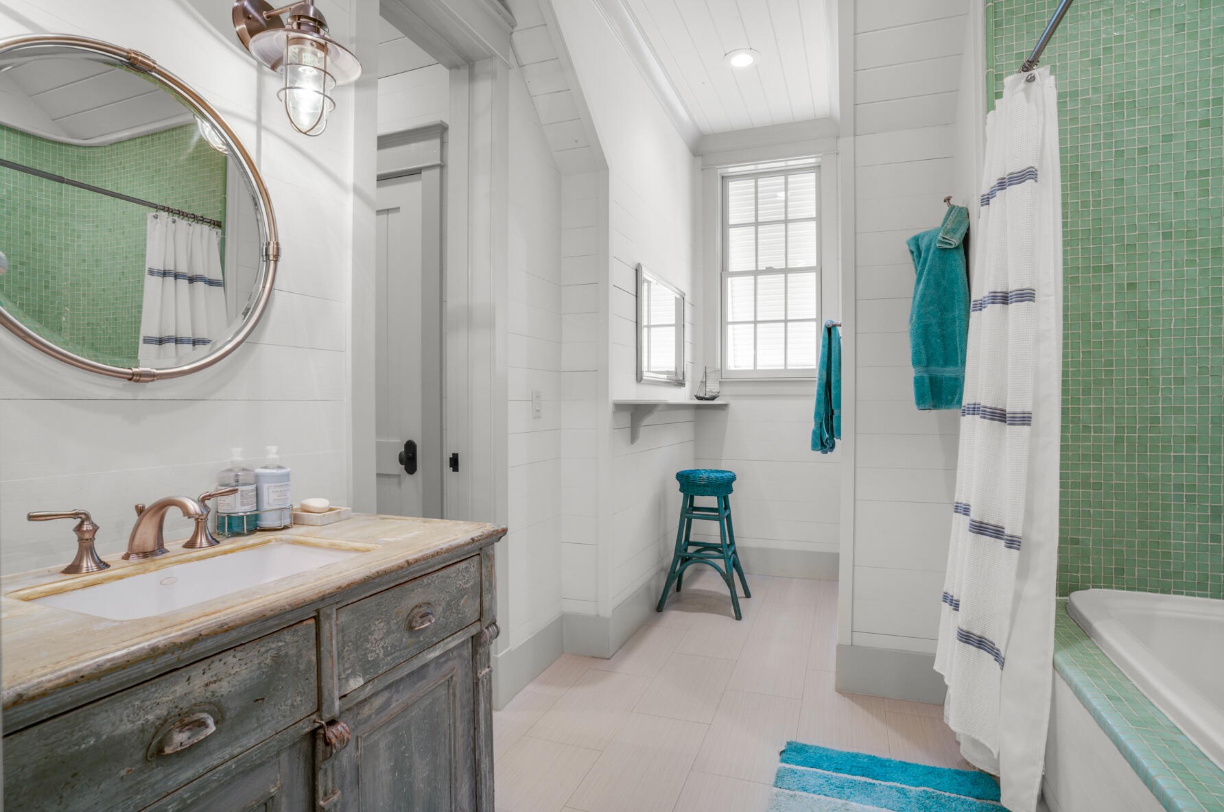 741 Miracle Strip Pkwy, Mary Esther FL  32569-1841 exterior