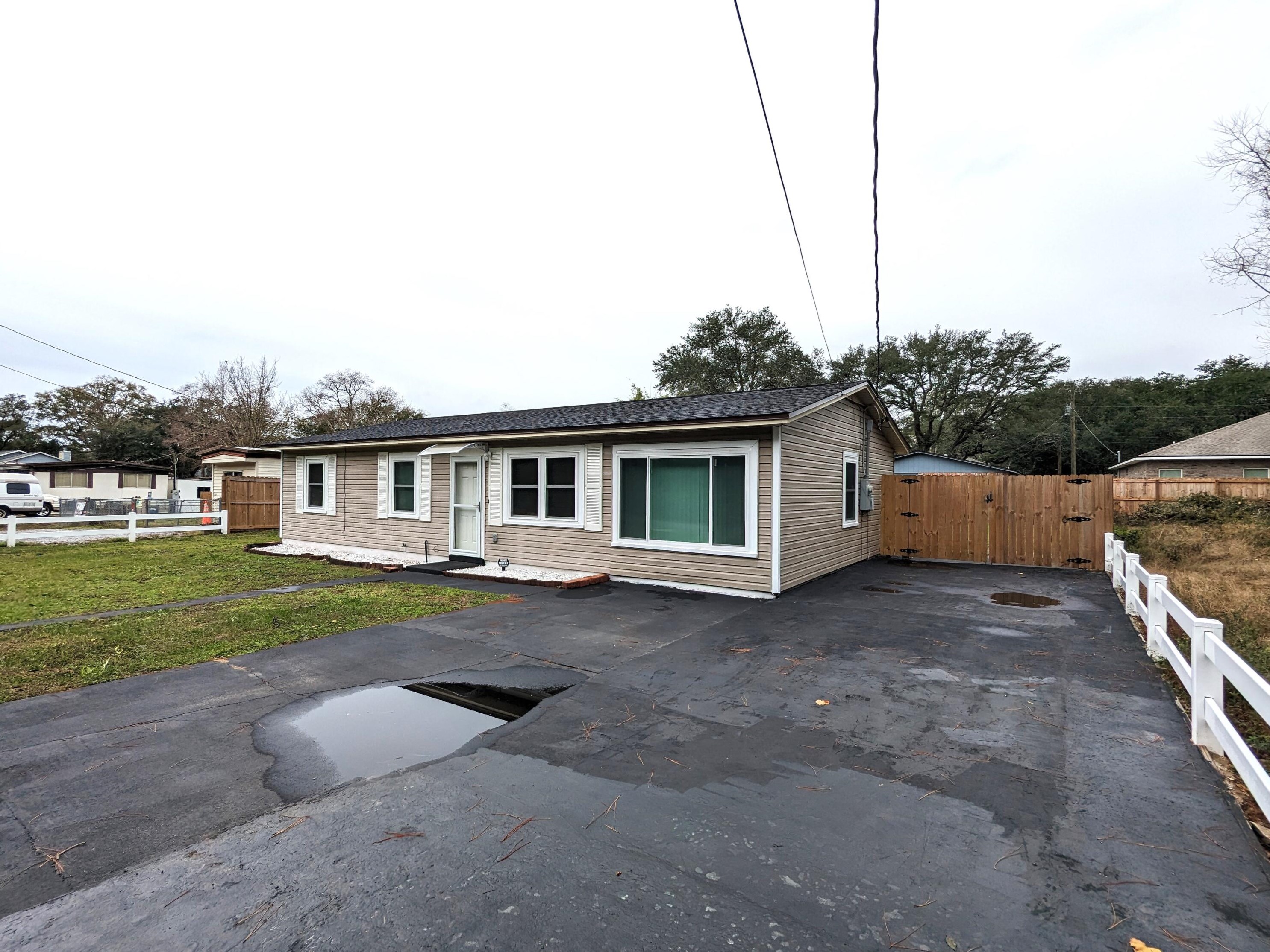 1010 Pinetree Rd, Mary Esther, FL 32569