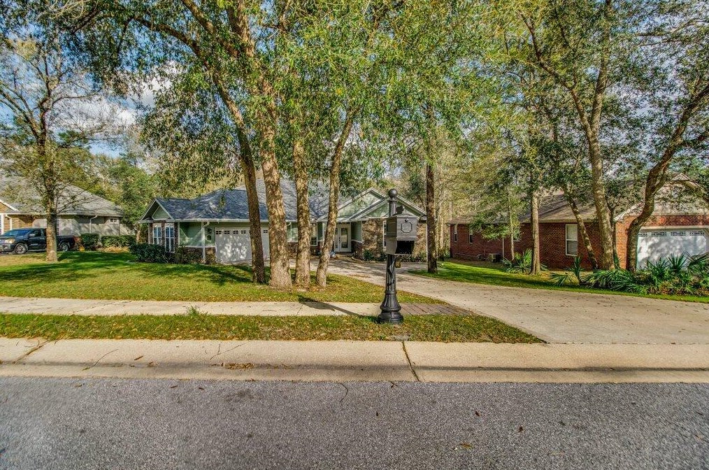 4547 Pfitzer Cir, Crestview FL  32536-2237 exterior