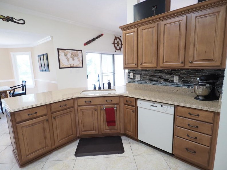 2475 Parkridge Dr, Gulf Breeze, FL 32566-7861