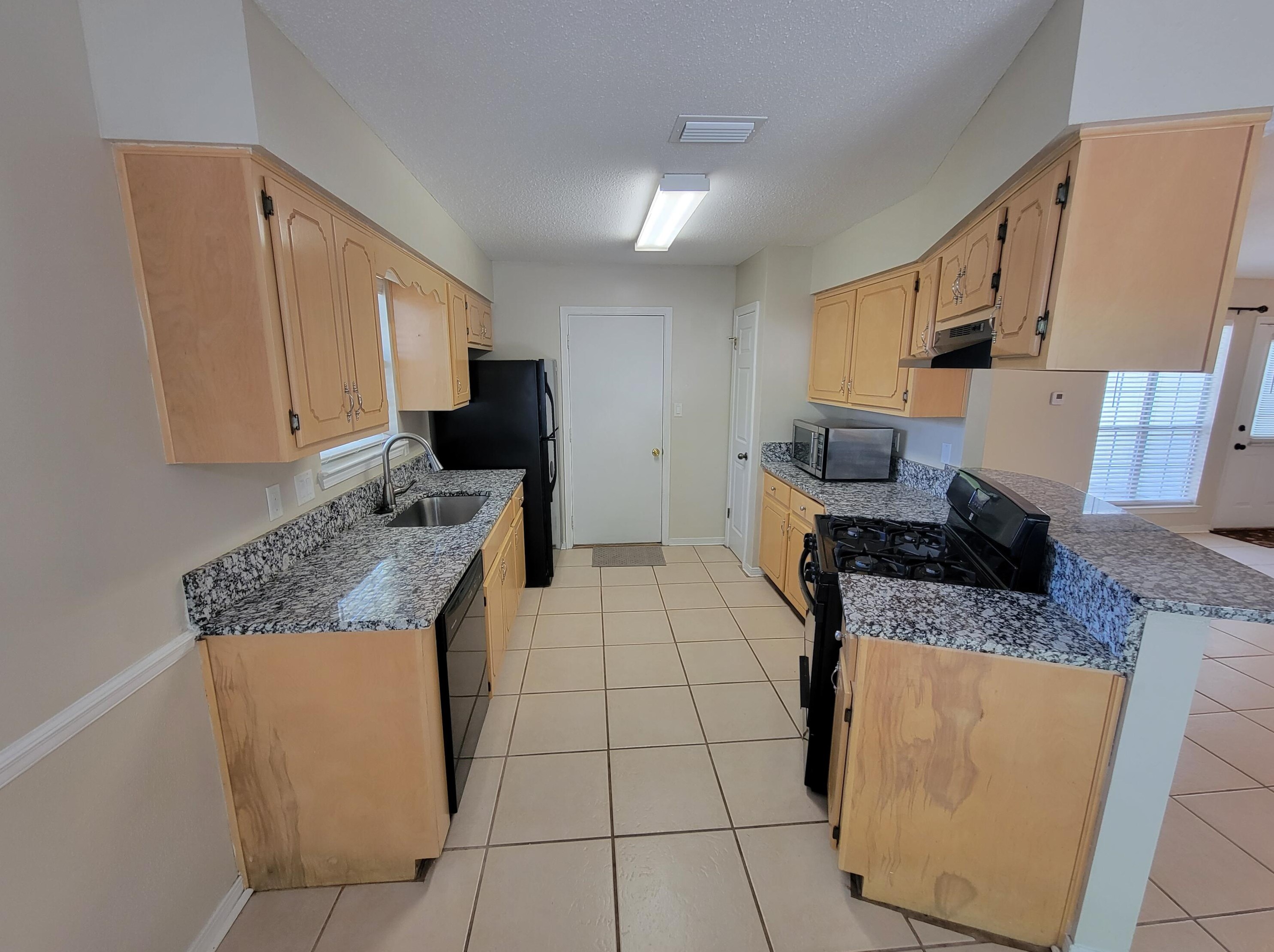 1056 Emerald Ln, Fort Walton Beach, FL 32547