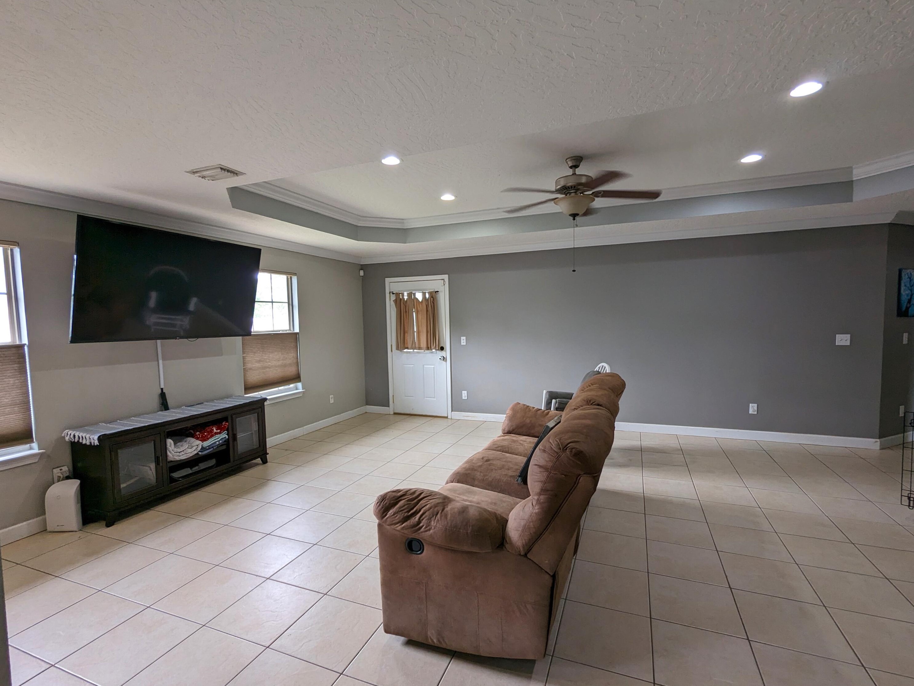 564 W Pine St, Mary Esther, FL 32569