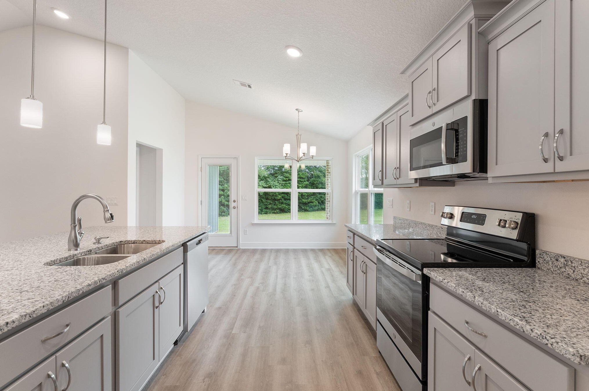 89 Pfitzer Ct, Defuniak Springs, FL 32433