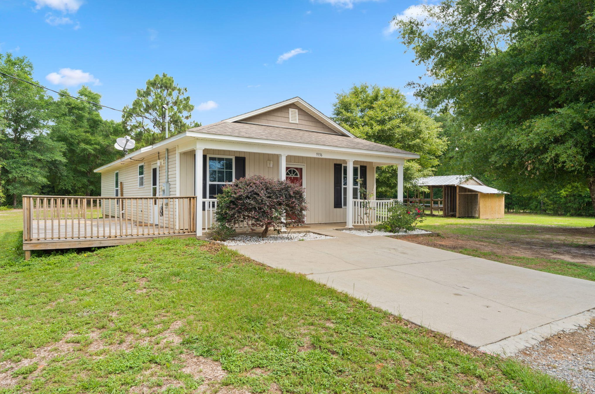 9336 Nichols Lake Rd, Milton, FL 32583