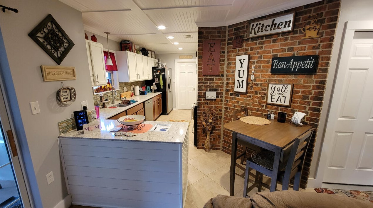 650 Country Club Ave, Fort Walton Beach FL  32547-1763 exterior