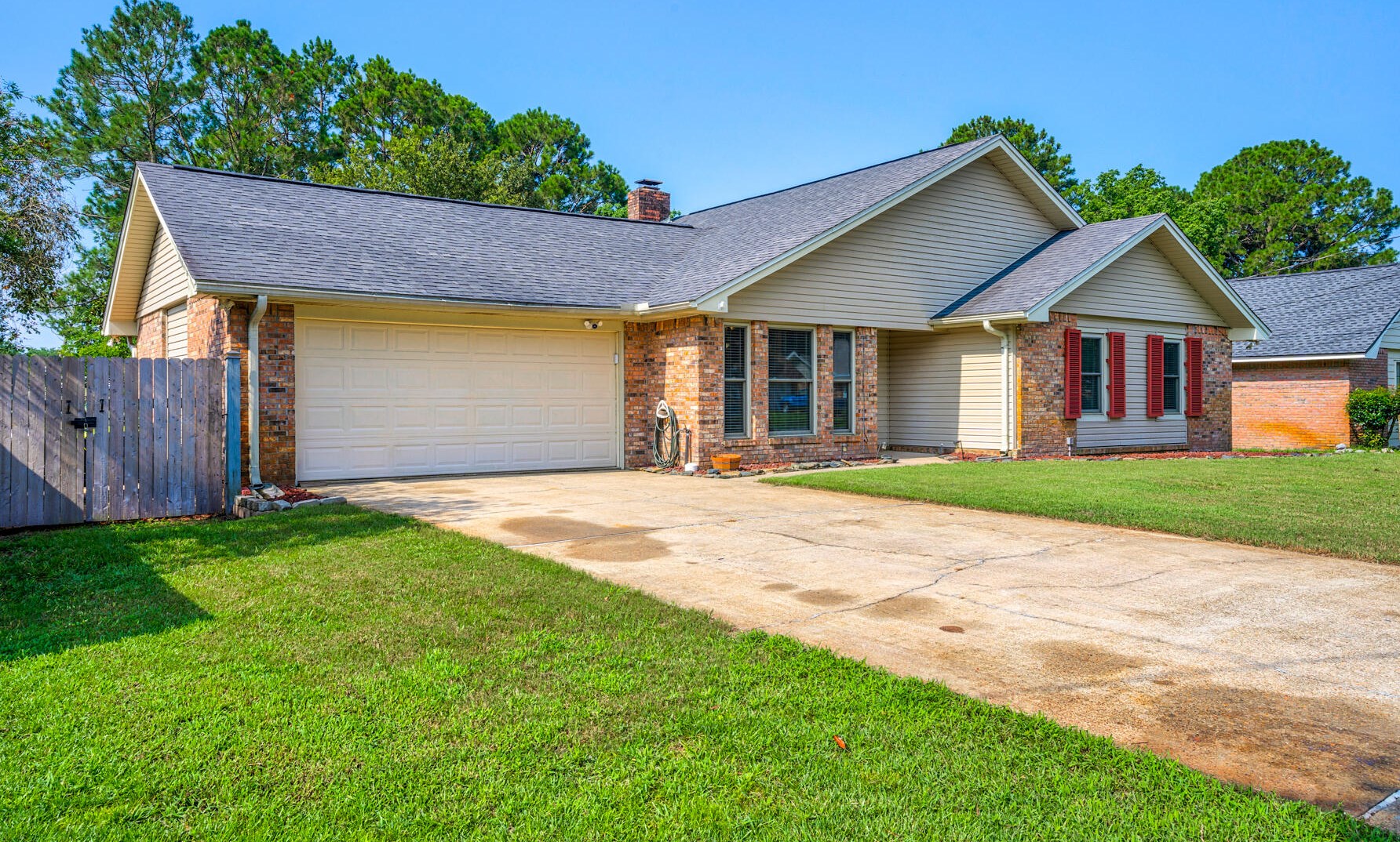 541 E Timberlake Dr E, Mary Esther, FL 32569