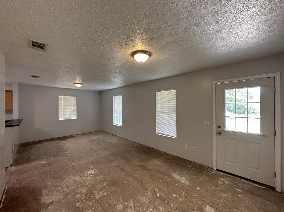 456 Kings Lake Blvd, Defuniak Springs, FL 32433