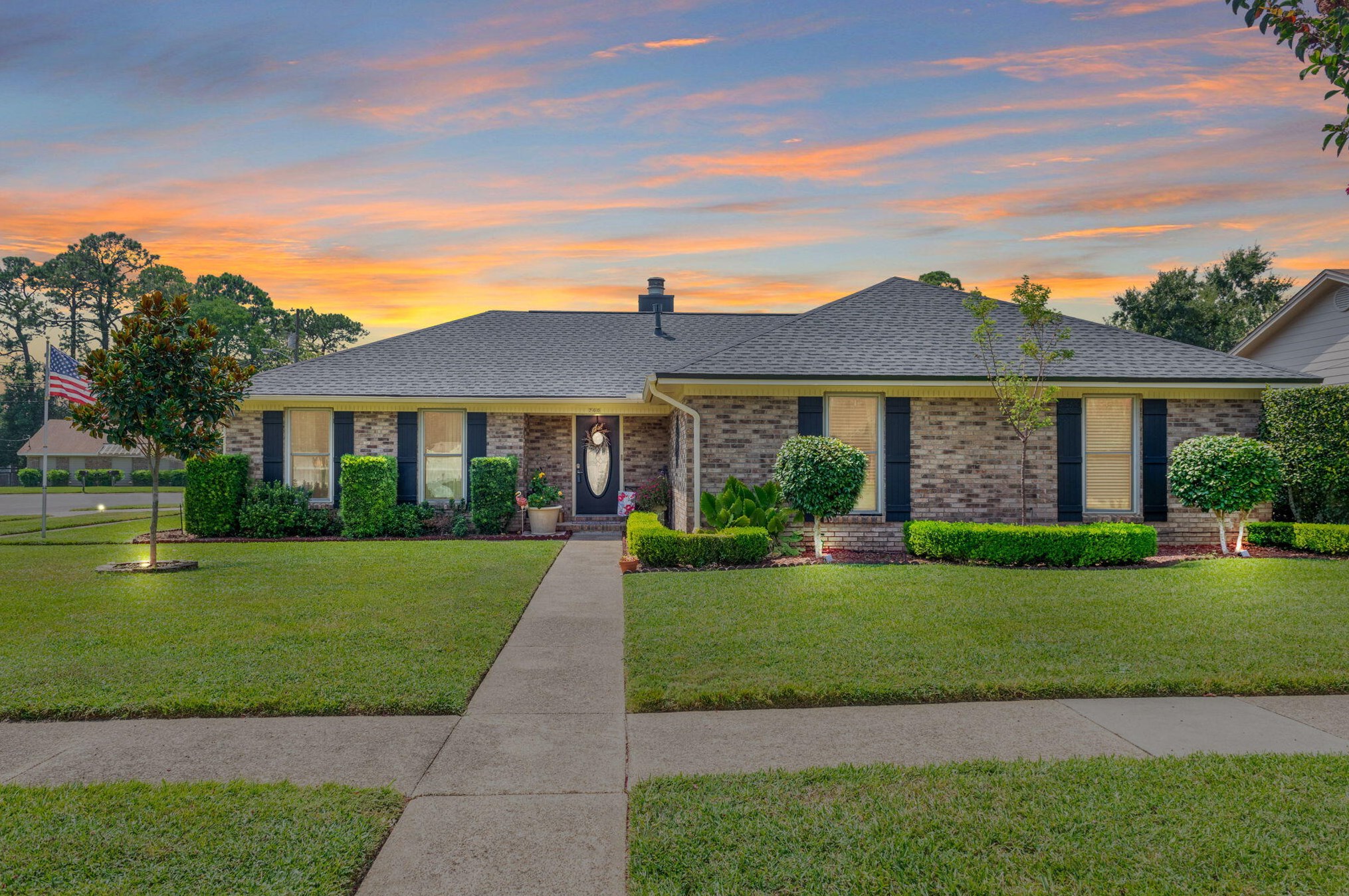 700 Brian Cir, Mary Esther, FL 32569
