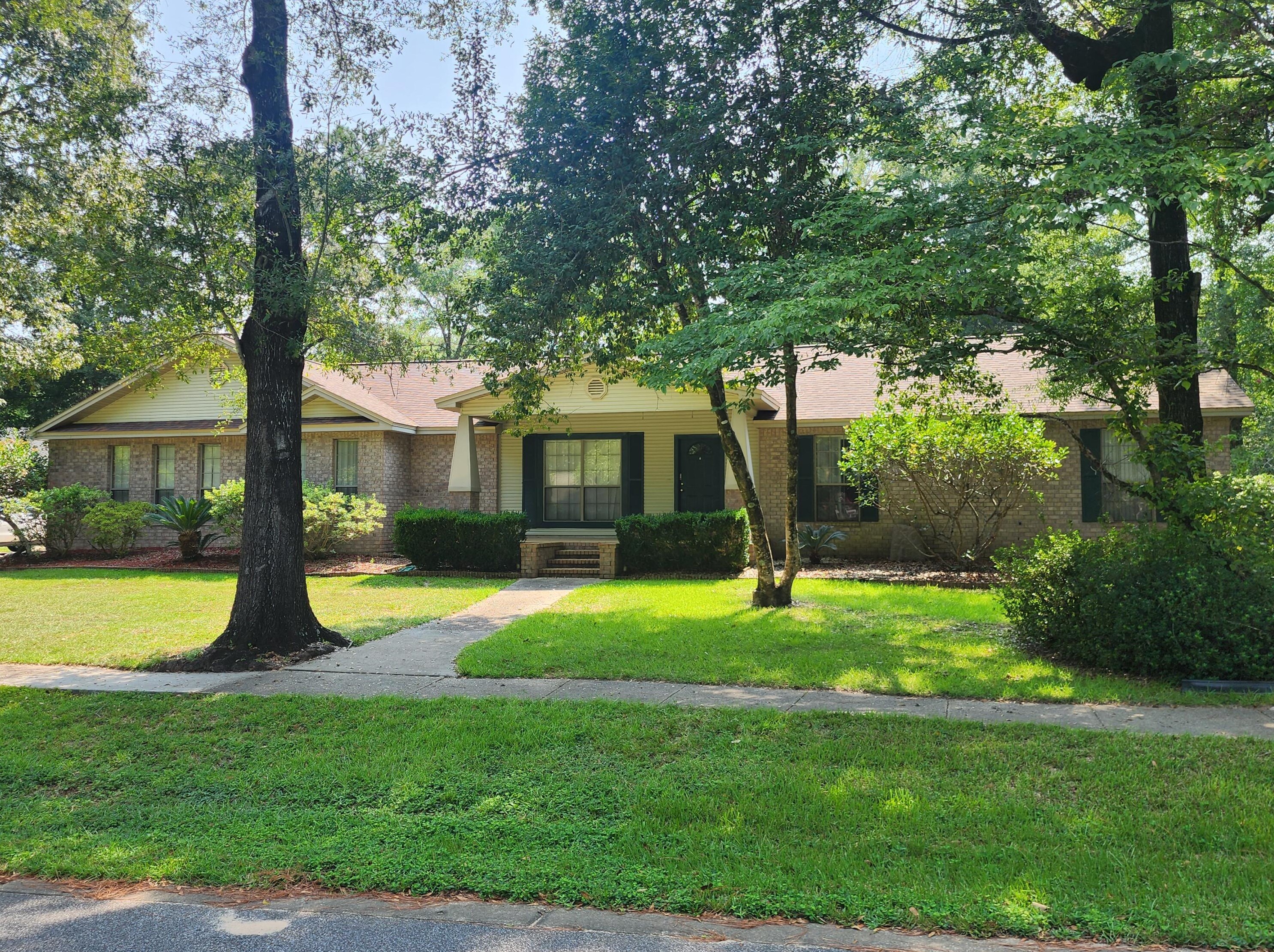 5845 Hunting Meadows Dr, Crestview, FL 32536-4319