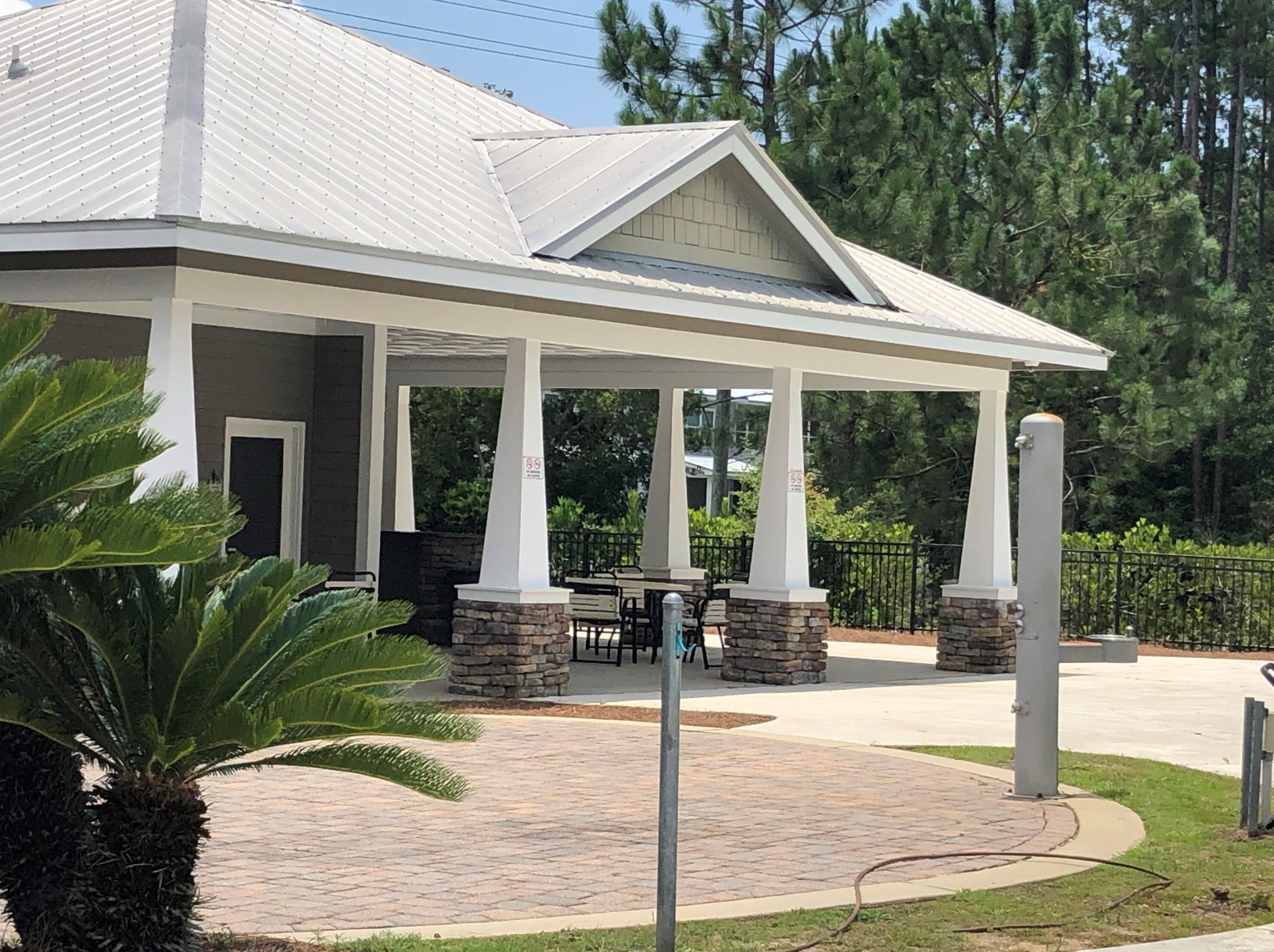 246 Sand Palm Rd, Freeport, FL 32439