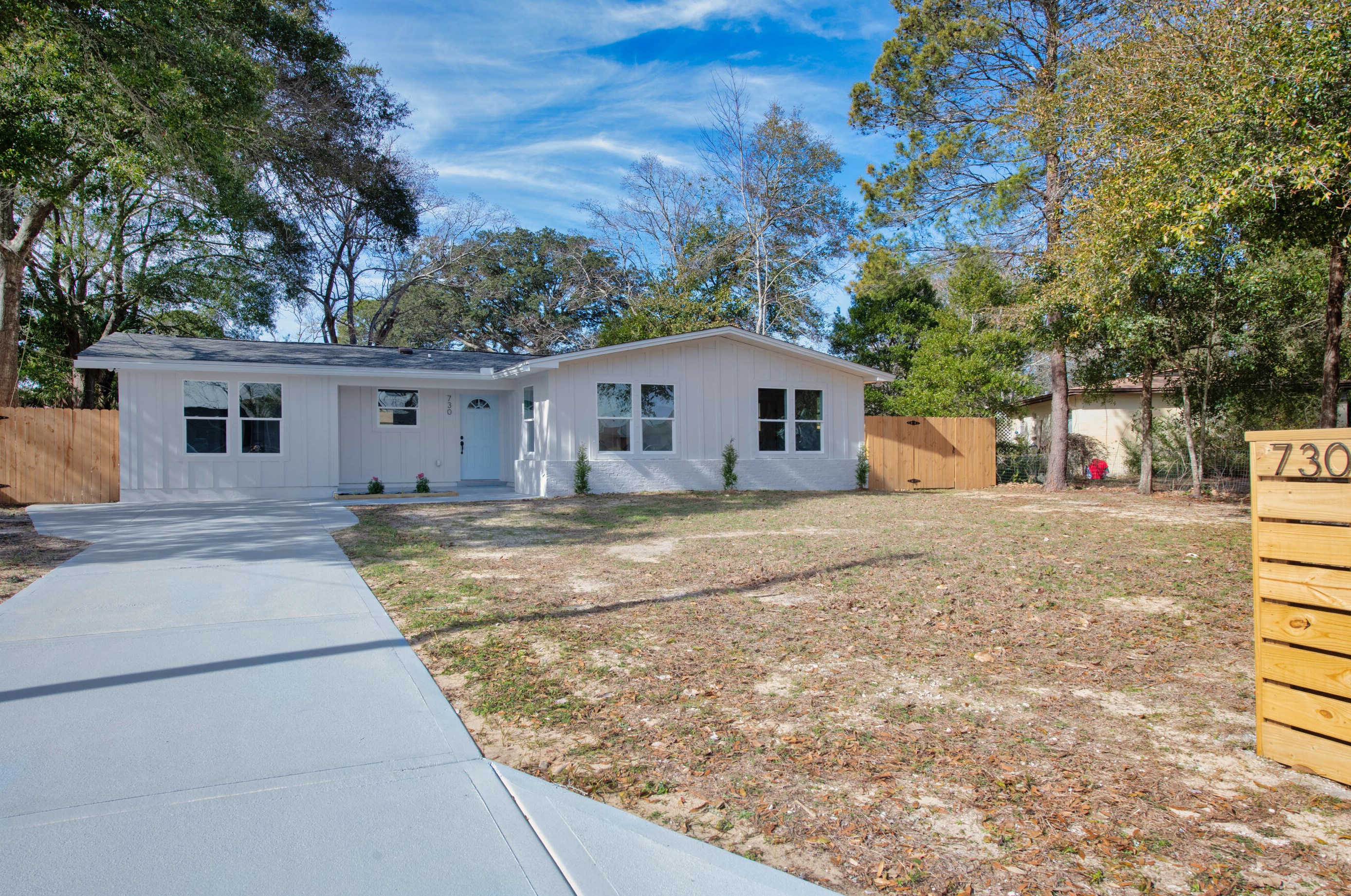 730 Newport Dr, Fort Walton Beach, FL 32547