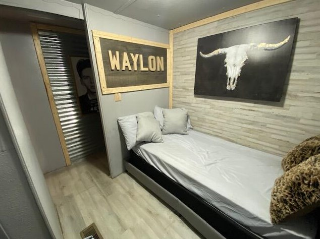 3432 Oak Tree Ln, Milton FL  32571-8925 exterior