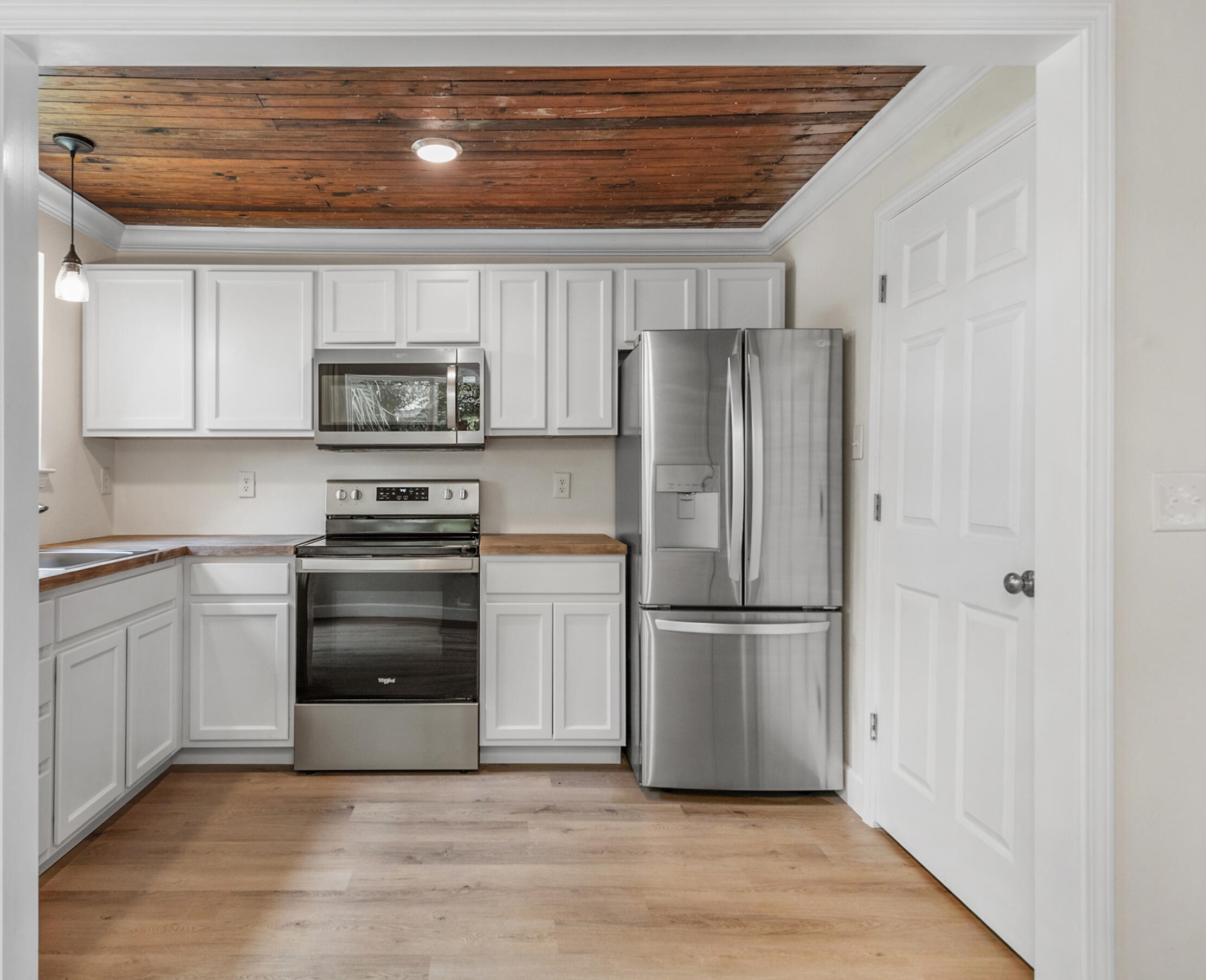 211 Broadmoor Ln, Pensacola, FL 32507