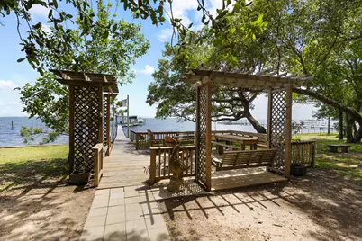 5393 Soundside Drive, Gulf Breeze, FL 32563 - Photo 2