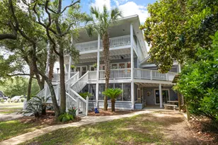 5393 Soundside Dr, Gulf Breeze, FL 32563 - Photo 1