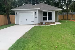 402 N 11th Street N, Defuniak Springs, FL 32433 - Photo 1