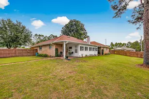 2379 Edgewood Dr, Navarre, FL 32566 - Photo 54