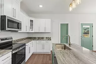 8401 Segura St, Navarre, FL 32566 - Photo 12