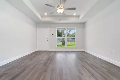224 E Iris Lane E, Defuniak Springs, FL 32433 - Photo 2