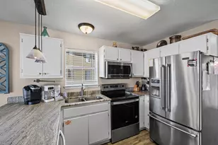 7476 Sunset Harbor Dr, Navarre, FL 32566 - Photo 6