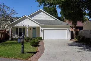 402 Bayshore Dr, Pensacola, FL 32507 - Photo 2