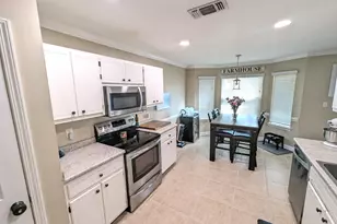 437 Bridgewater Ct, Mary Esther, FL 32569 - Photo 6