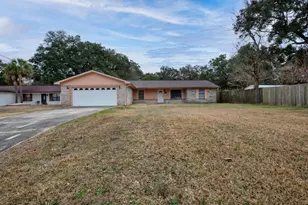 5850 Princeton Dr, Pensacola, FL 32526 - Photo 2