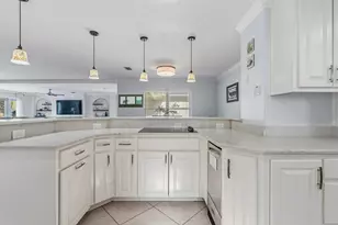 961 Aquamarine Dr, Gulf Breeze, FL 32563 - Photo 32