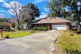 2775 Riverside Landing Dr, Navarre, FL 32566 - Photo 2