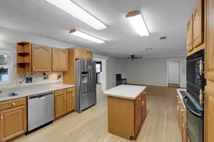 300 Wildwood St, Mary Esther, FL 32569 - Photo 10