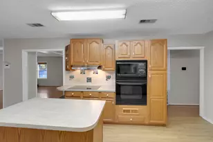 300 Wildwood St, Mary Esther, FL 32569 - Photo 8