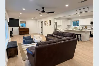 324 NW Leah Miller Drive NW, Fort Walton Beach, FL 32548 - Photo 2
