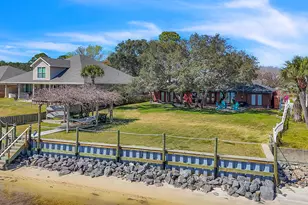 2017 Jessica Way, Navarre, FL 32566 - Photo 2