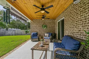 1911 Ladybird Ln, Gulf Breeze, FL 32563 - Photo 34
