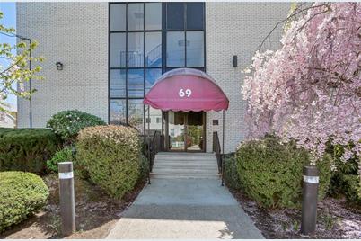 69 Cove Rd B5 Stamford Ct 06902 Mls 170186648 Coldwell Banker 69 Cove Road B5 Photo 1