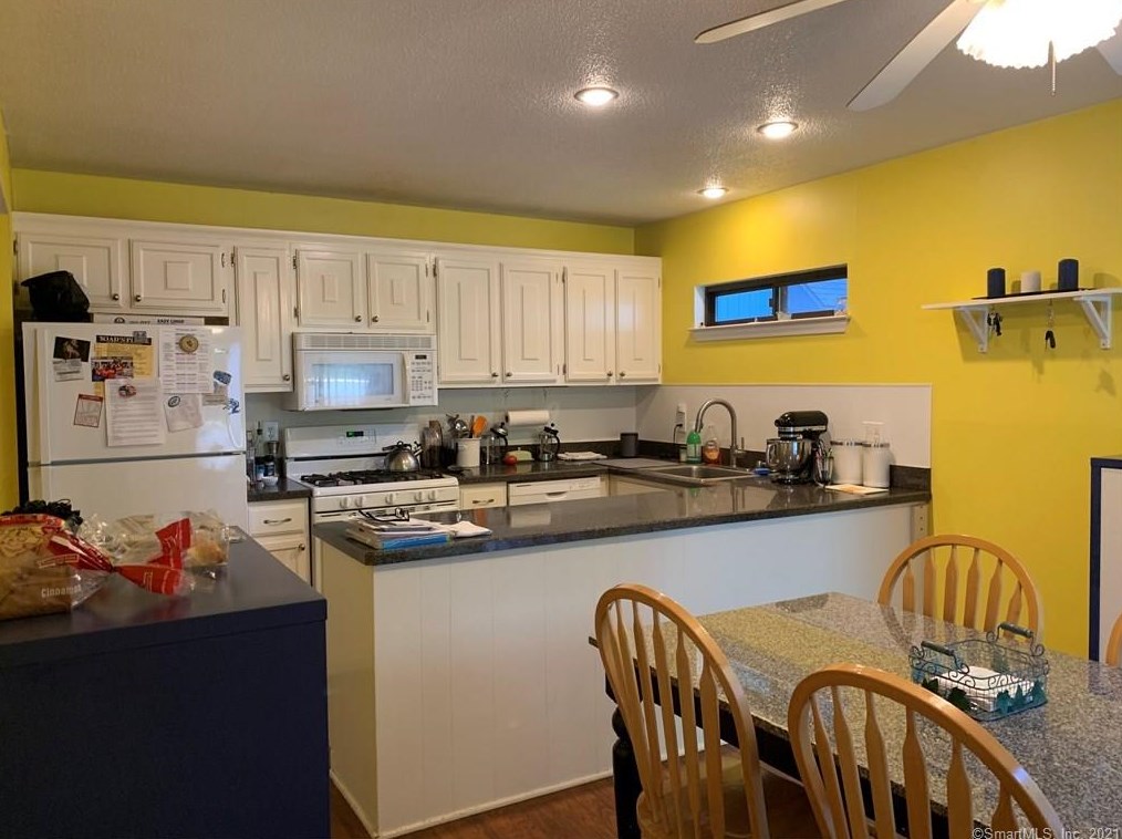 105 Plymouth Colony, Branford, CT 06405-4752