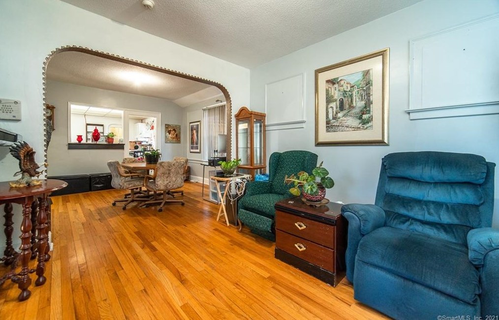 275 3 Ave, New Haven CT 06516-5404 exterior