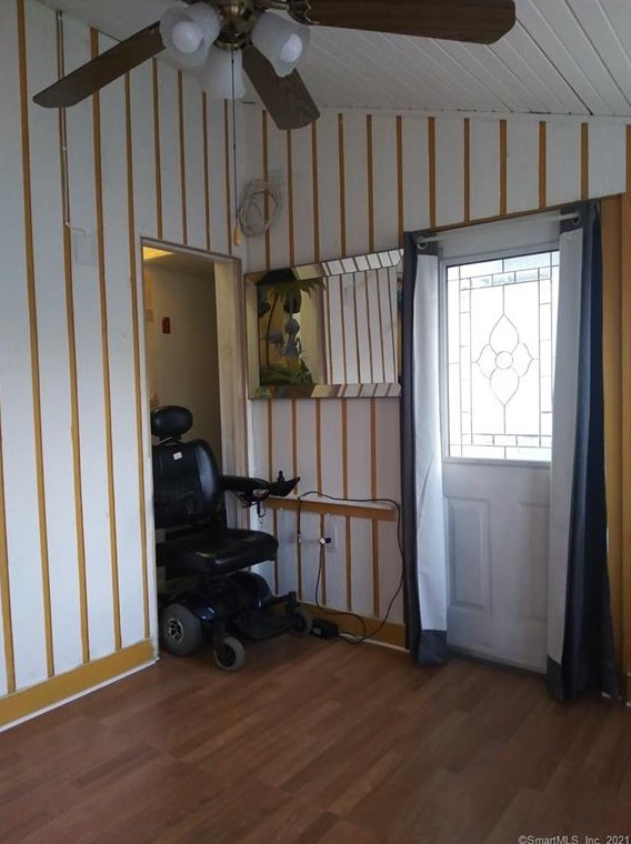 275 3 Ave, New Haven CT 06516-5404 exterior