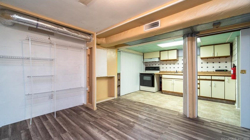 275 3 Ave, New Haven CT 06516-5404 exterior