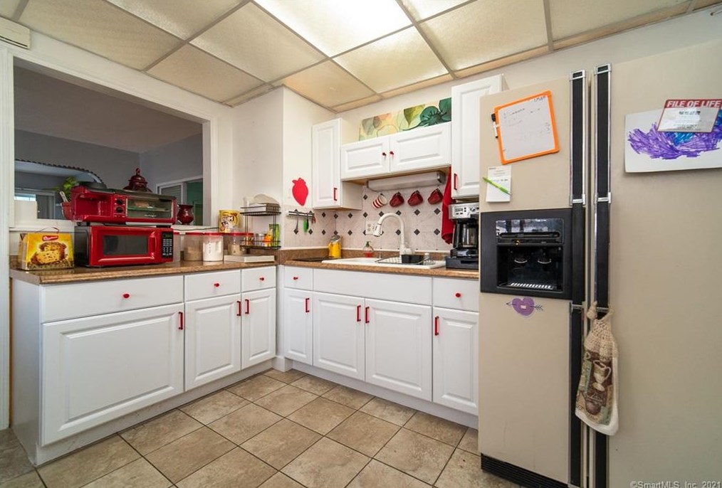 275 3 Ave, New Haven CT 06516-5404 exterior