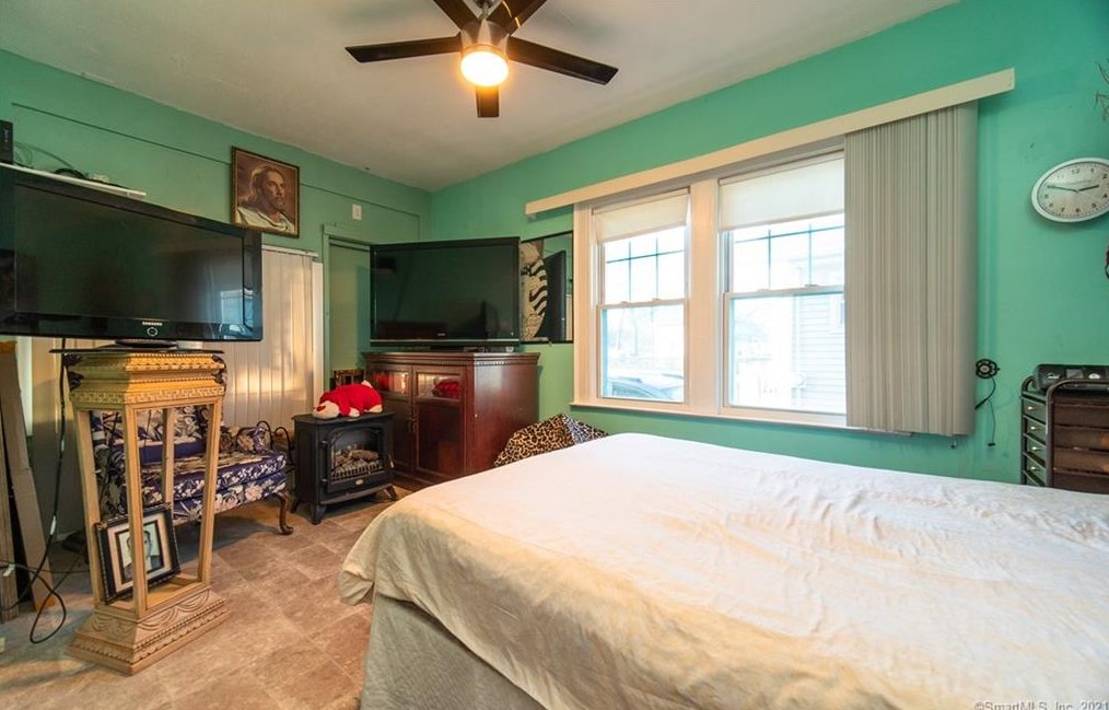 275 3 Ave, New Haven CT 06516-5404 exterior