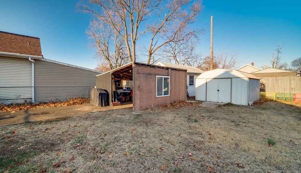 275 3 Ave, New Haven CT 06516-5404 exterior