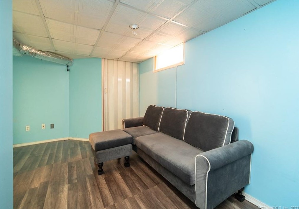 275 3 Ave, New Haven CT 06516-5404 exterior