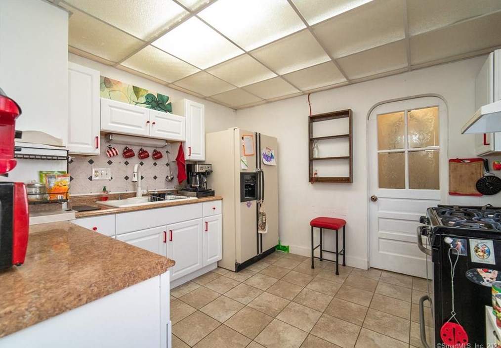 275 3 Ave, New Haven CT 06516-5404 exterior