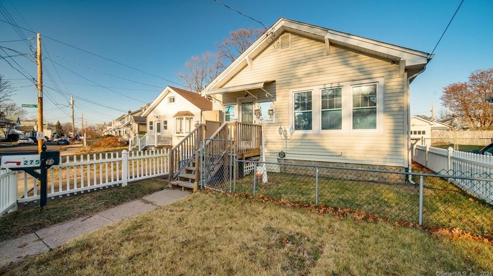 275 3 Ave, New Haven CT 06516-5404 exterior