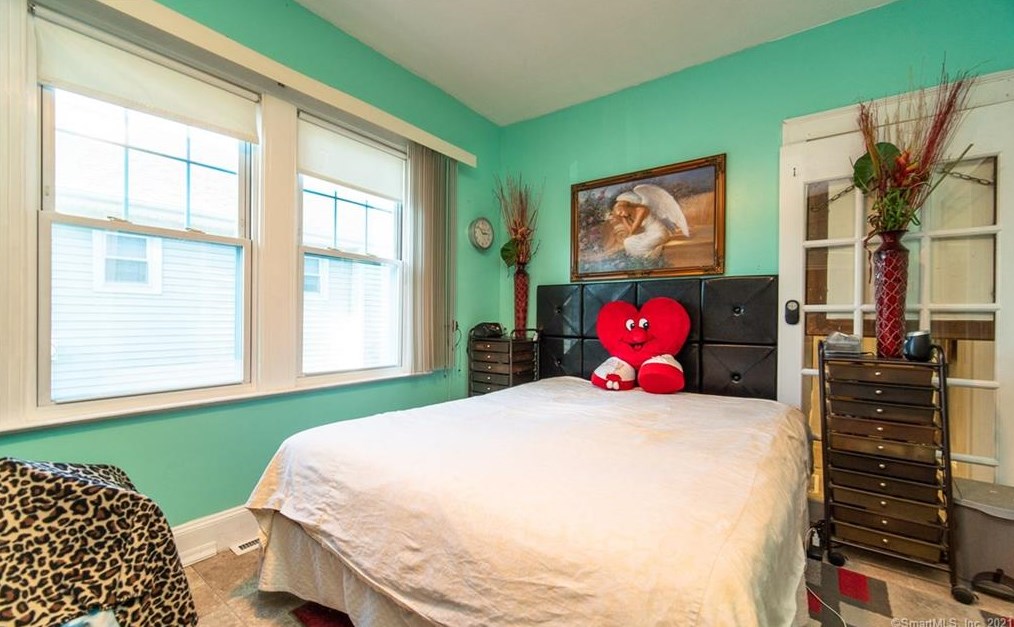 275 3 Ave, New Haven CT 06516-5404 exterior