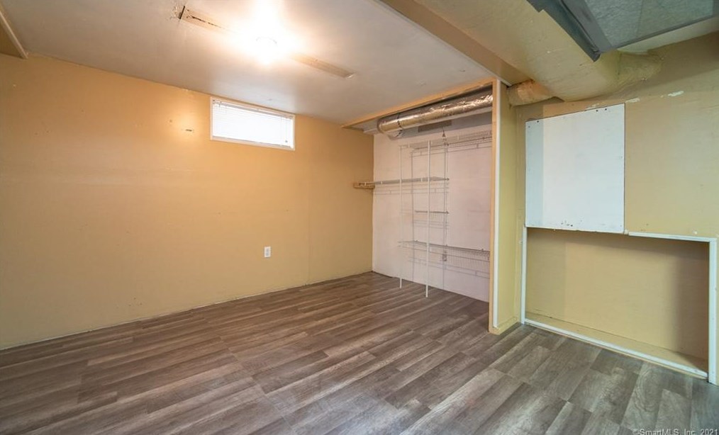 275 3 Ave, New Haven CT 06516-5404 exterior