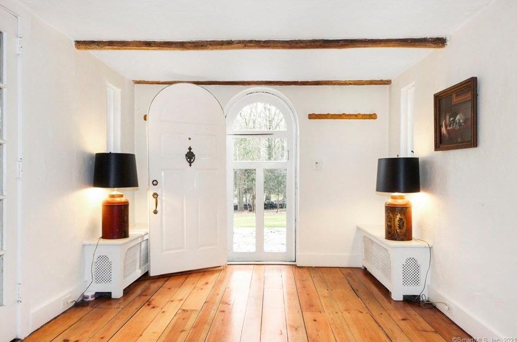 37 Haviland Ct, Stamford, CT 06903